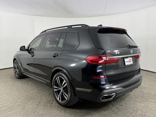 Black Sapphire Metallic 2022 BMW X7 M50i
