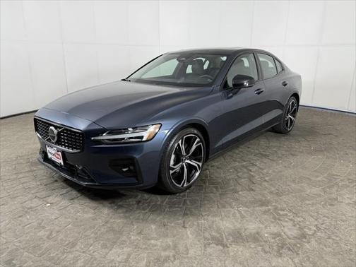 2024 Volvo S60 B5 Core Dark Theme