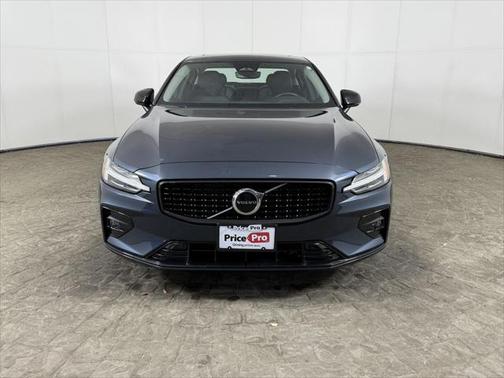 2024 Volvo S60 B5 Core Dark Theme