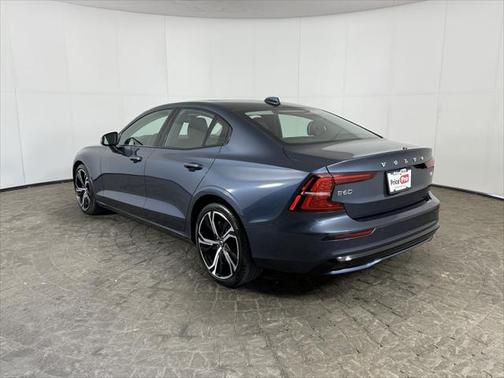 2024 Volvo S60 B5 Core Dark Theme