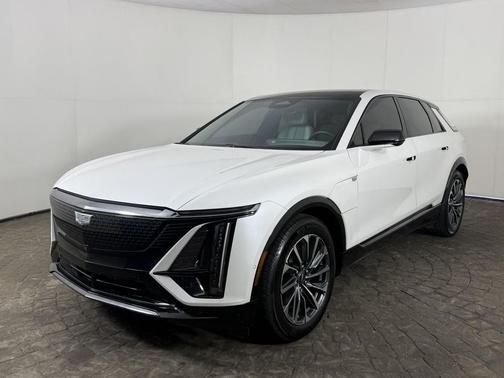 Crystal White Tricoat 2024 Cadillac LYRIQ Sport