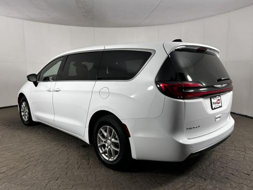 Bright White Clearcoat 2025 Chrysler Pacifica L