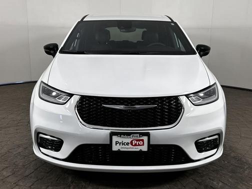 Bright White Clearcoat 2025 Chrysler Pacifica L