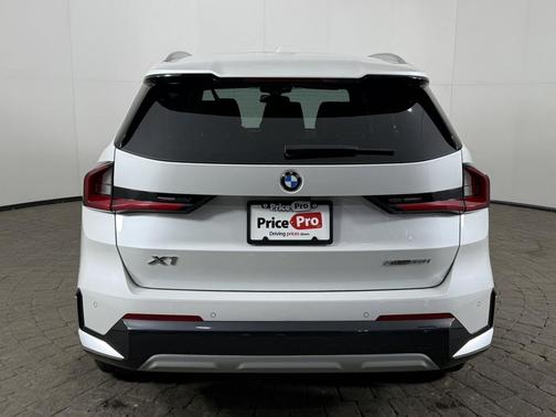 Mineral White Metallic 2026 BMW X1 xDrive28i