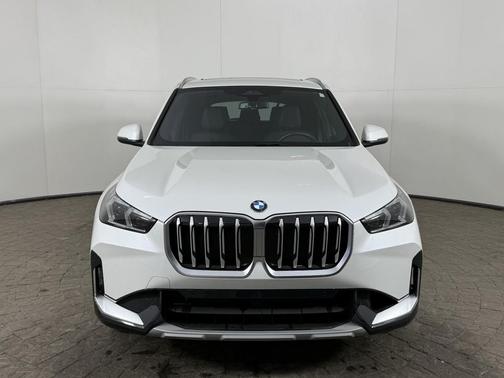 Mineral White Metallic 2026 BMW X1 xDrive28i