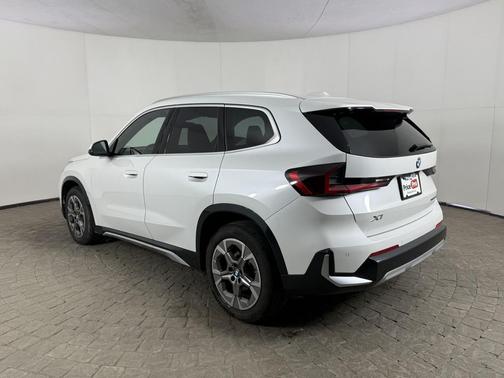 Mineral White Metallic 2026 BMW X1 xDrive28i