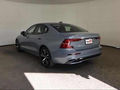 2024 Volvo S60 B5 Core Dark Theme