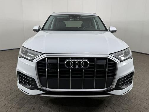 Glacier White Metallic 2023 Audi Q7 55 Premium Plus