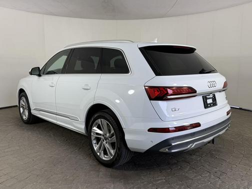 Glacier White Metallic 2023 Audi Q7 55 Premium Plus