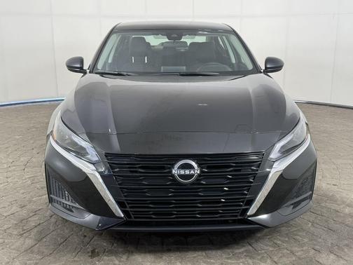 Super Black 2025 Nissan Altima SV