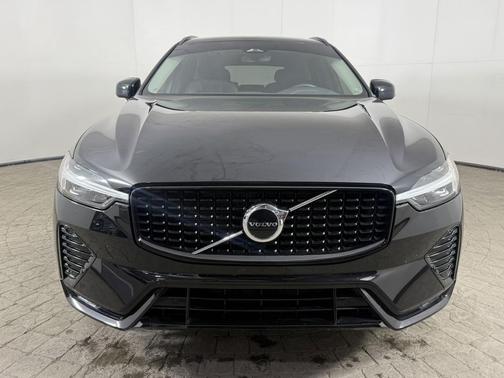 2024 Volvo XC60 Core Dark Theme AWD
