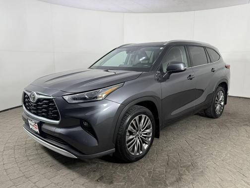 Magnetic Gray Metallic 2021 Toyota Highlander Platinum AWD (Natl)