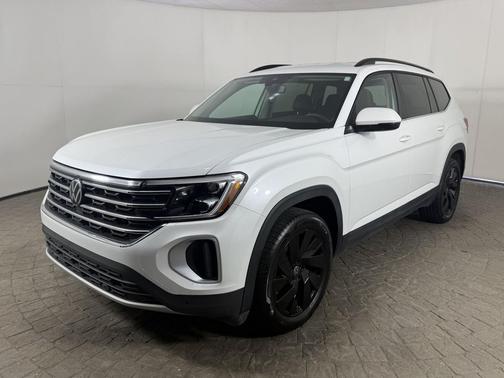 Opal White Pearl 2026 Volkswagen Atlas 2.0T SE w/Technology 4MOTION