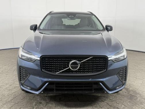 Denim Blue Metallic 2025 Volvo XC60 Plus