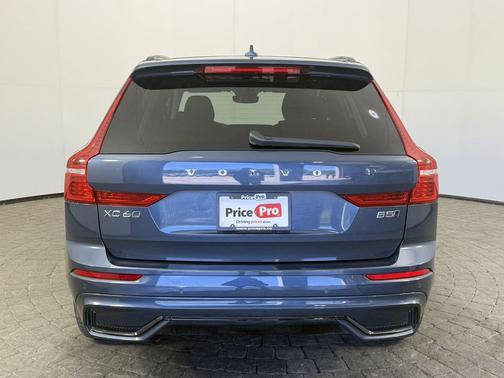 Denim Blue Metallic 2025 Volvo XC60 Plus