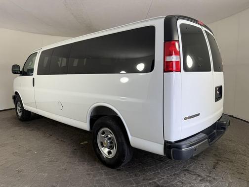 Summit White 2025 Chevrolet Express 3500 RWD 3500 155 LT