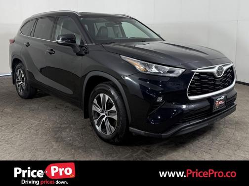 Midnight Black Metallic 2021 Toyota Highlander XLE