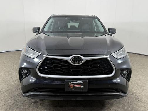 Midnight Black Metallic 2021 Toyota Highlander XLE
