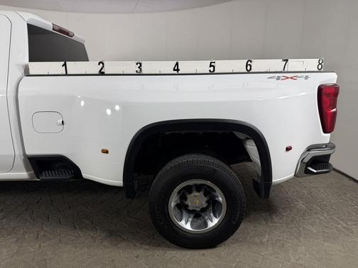 Summit White 2025 Chevrolet Silverado 3500 LT