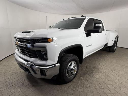 Summit White 2025 Chevrolet Silverado 3500 LT