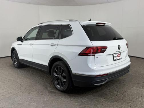 Pure White 2022 Volkswagen Tiguan 2.0T SE