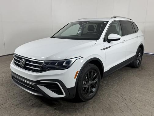 Pure White 2022 Volkswagen Tiguan 2.0T SE