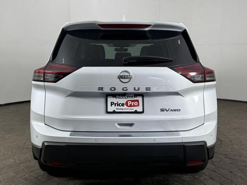 Everest White Pearl 2024 Nissan Rogue SV