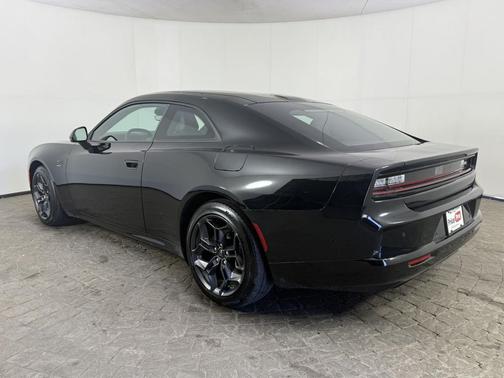 Diamond Black Crystal Pearlcoat 2025 Dodge Charger Daytona R/T