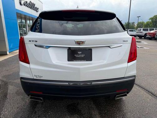 Crystal White Tricoat 2017 Cadillac XT5 Luxury