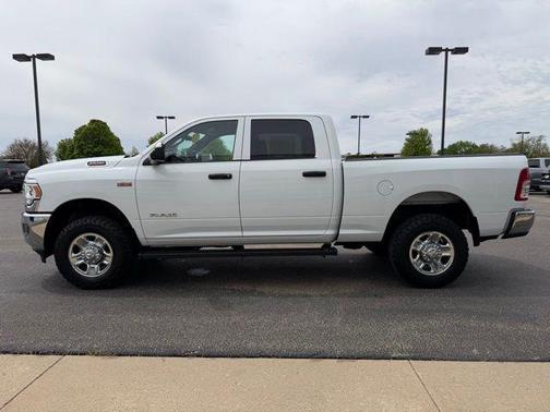 Bright White Clearcoat 2022 RAM 2500 Tradesman Crew Cab 4x4 6'4' Box