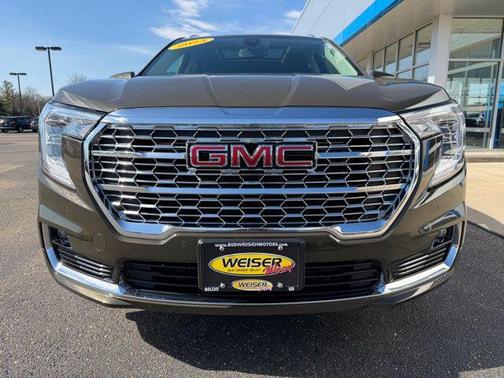 Deep Bronze Metallic 2023 GMC Terrain Denali