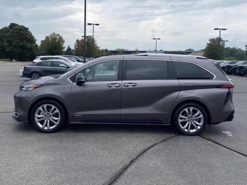 2021 Toyota Sienna Limited 7-Passenger