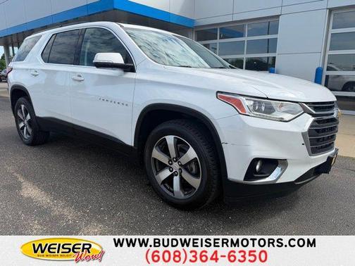 Iridescent Pearl Tricoat 2019 Chevrolet Traverse LT Leather