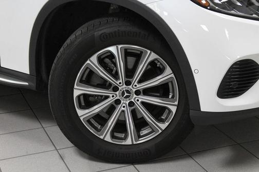 MANUFAKTUR Moonlight White Metallic 2026 Mercedes-Benz GLC 300 Base 4MATIC