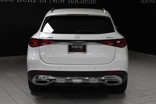 MANUFAKTUR Moonlight White Metallic 2026 Mercedes-Benz GLC 300 Base 4MATIC