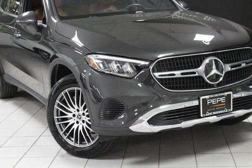 Graphite Gray Metallic 2026 Mercedes-Benz GLC 300 Base 4MATIC