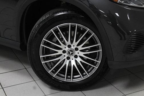 Graphite Gray Metallic 2026 Mercedes-Benz GLC 300 Base 4MATIC