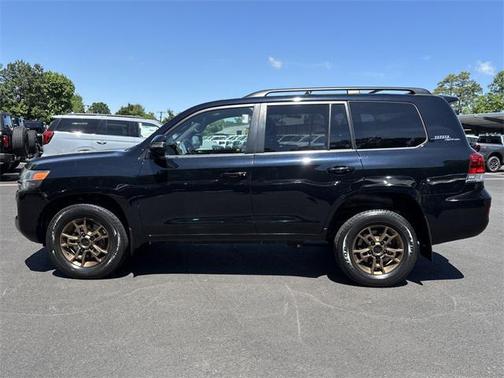 2020 Toyota Land Cruiser Base