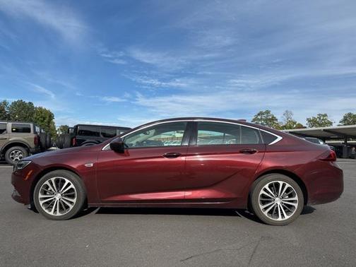 2018 Buick Regal Sportback Essence