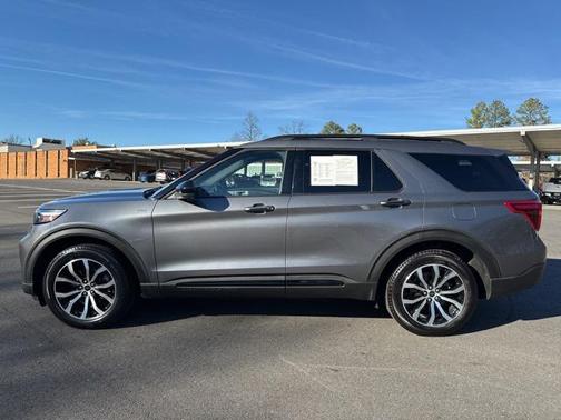 2022 Ford Explorer ST-Line