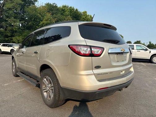 Champagne Silver Metallic 2017 Chevrolet Traverse 2LT