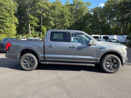2025 Ford F-150 Lightning LARIAT
