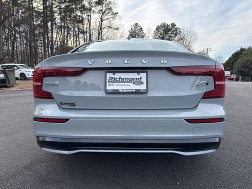 2024 Volvo S60 B5 Ultimate Dark Theme