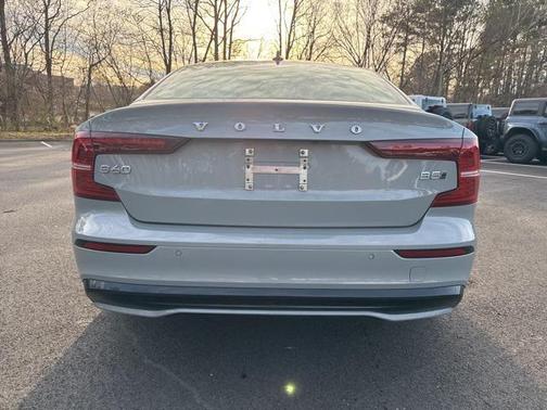 2024 Volvo S60 B5 Ultimate Dark Theme