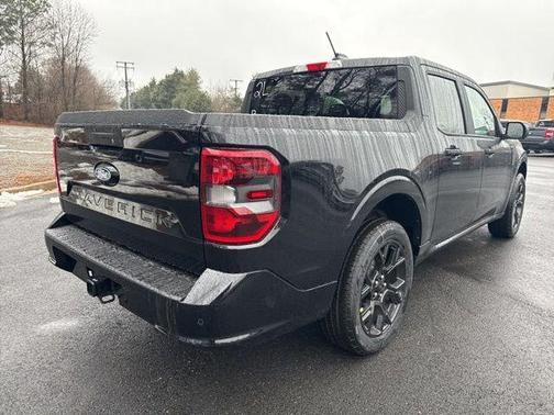 SHADOW BLACK 2026 Ford Maverick Lobo Standard