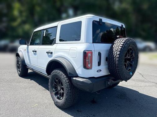 Oxford White 2026 Ford Bronco Badlands
