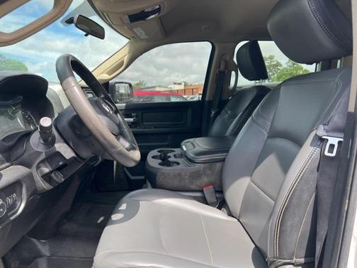 2019 RAM 2500 Tradesman Crew Cab 4x4 6'4' Box