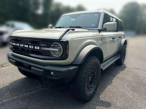 Desert Sand 2026 Ford Bronco Outer Banks