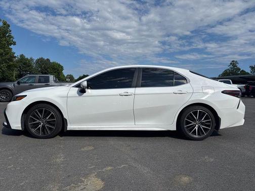 Ice Cap 2023 Toyota Camry SE