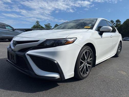 Ice Cap 2023 Toyota Camry SE